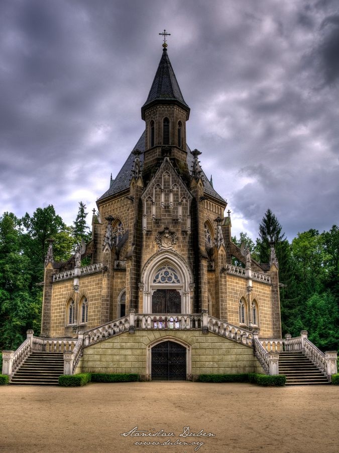 <i>Schwarzenberská hrobka (Domanín)</i><span>architektura</span>