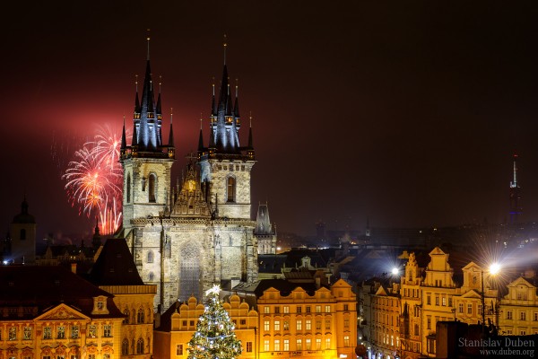 novorocni-ohnostroj-praha-2016-01