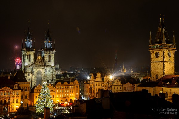 novorocni-ohnostroj-praha-2016-02