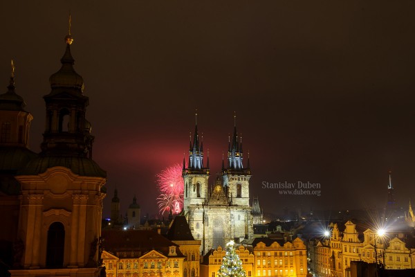 novorocni-ohnostroj-praha-2016-03